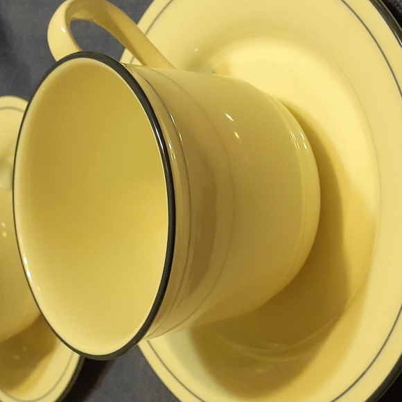 Lenox Chinastone blue pinstripes cups and saucers - Picture 3 of 16